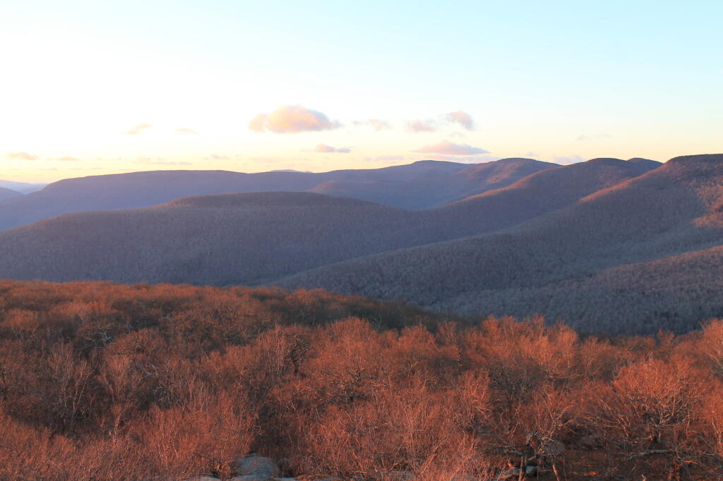 Photo: Hunter and Devils Path Mountains