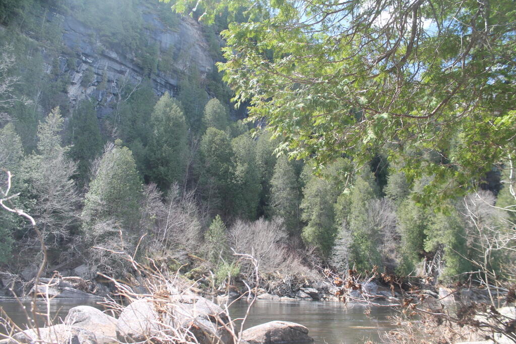 Photo: Blue Ledge - Looking North