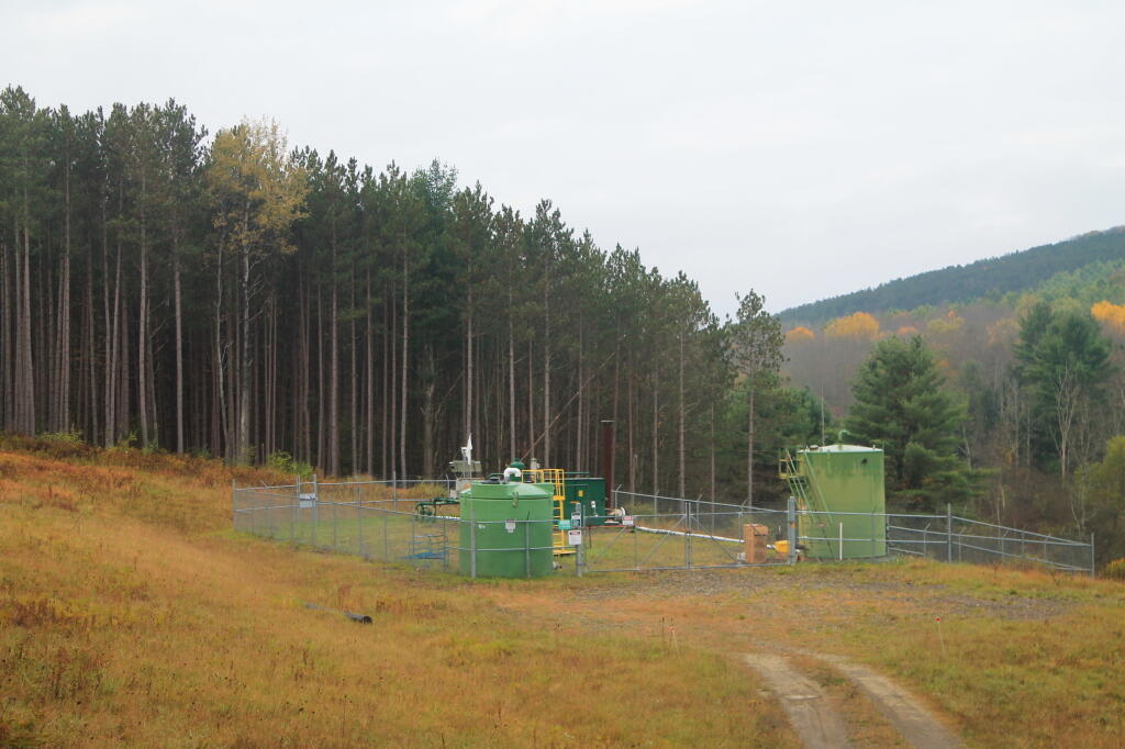 Photo: Circa 2006 Natural Gas Well Photo: Circa 2006 Natural Gas Well