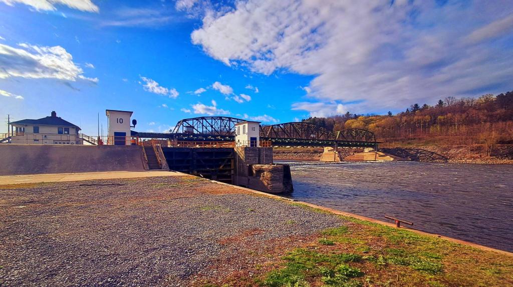 Photo: Lock 10 Bridge Dam