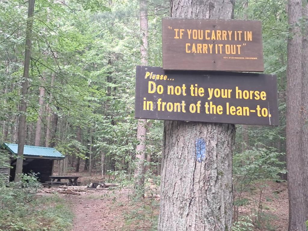 Photo: Due not tie your horse to the Leanto Photo: Due not tie your horse to the Leanto