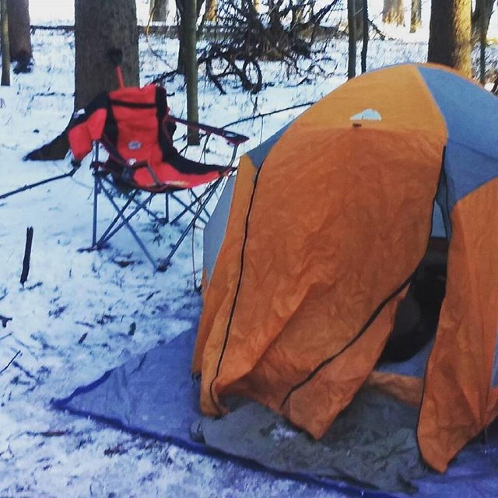Photo: Setting up the tent