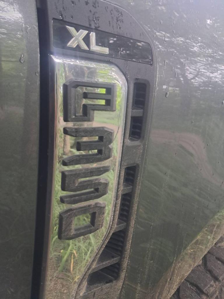 Photo: F-350 [Expires August 16 2026]