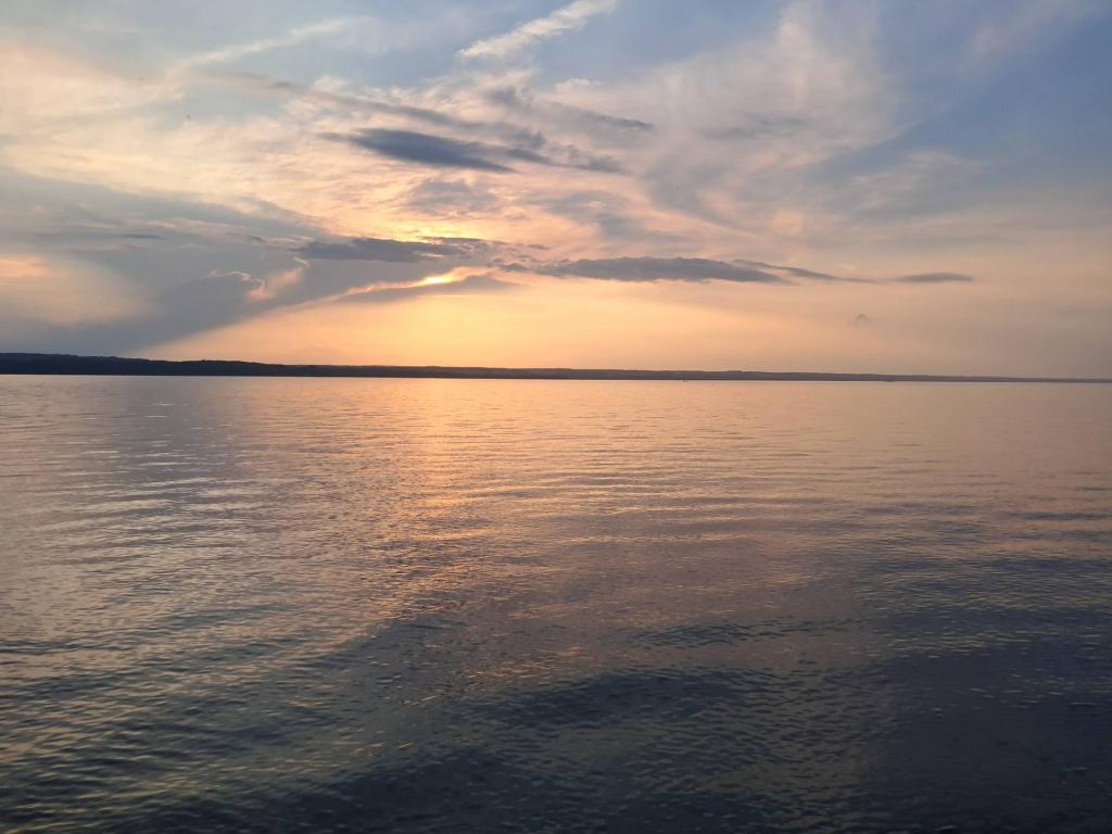Photo: Setting sun on vacation [Expires August 22 2026]